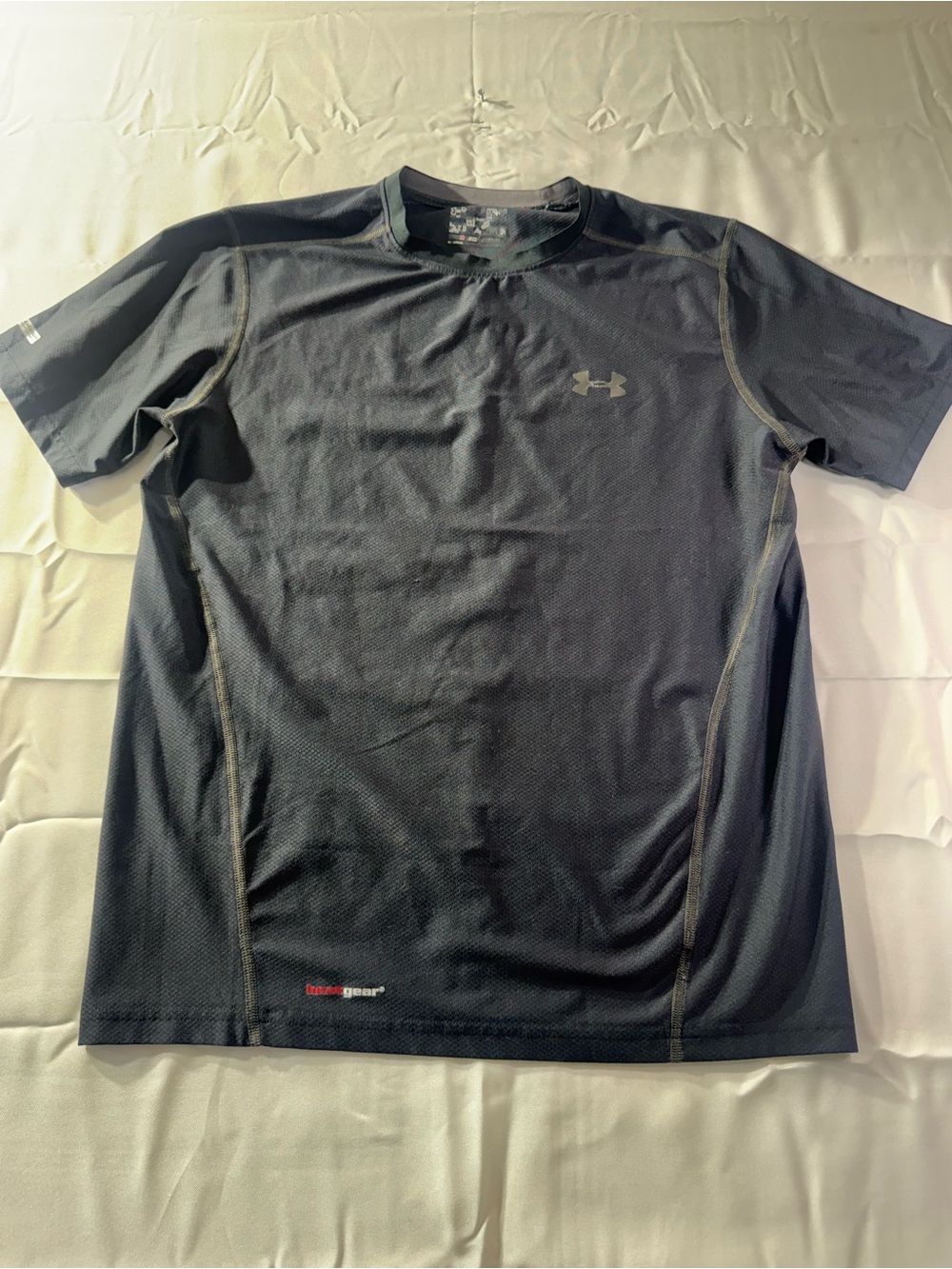 Under Armour Men’s  Medium Black Short-Sleeve Heat Gear Performance Shirt